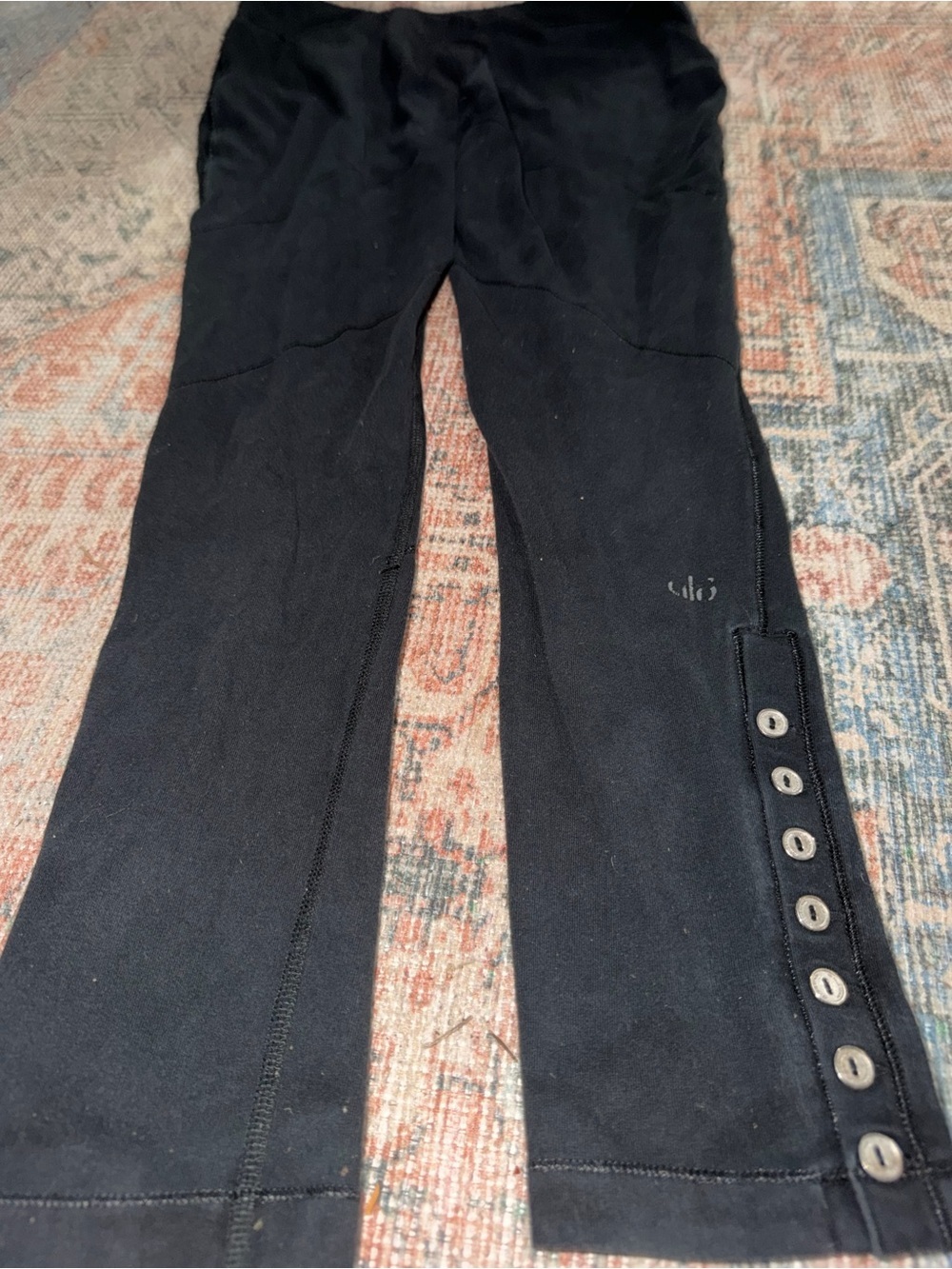 ALO leggings with buttons size medium leggings - Picture 6 of 7
